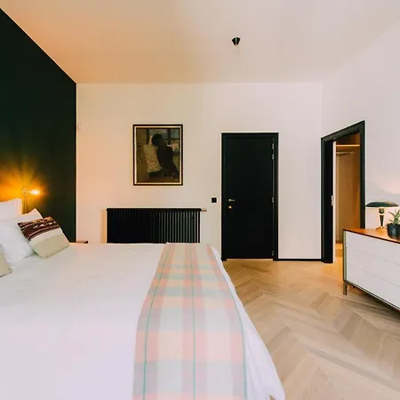 Bed & Breakfast Maison Serafino Brussels